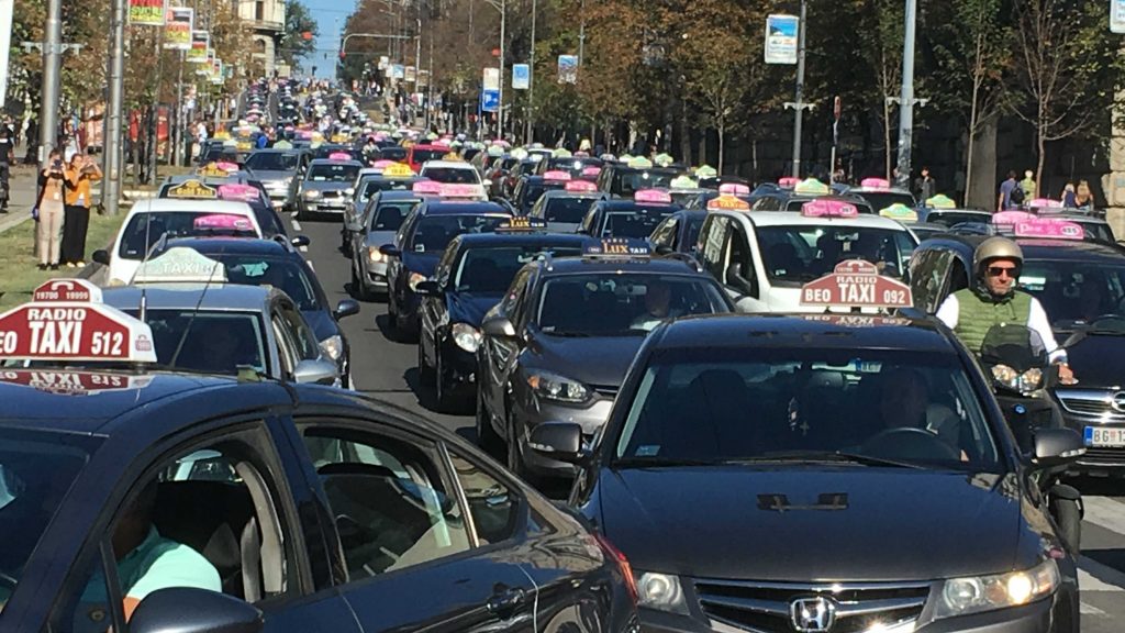 Taksisti blokirali Nemanjinu i Ulicu kneza Miloša 2