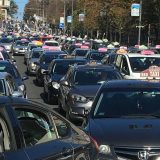 Taksisti nakon sastanka sa Vučićem prekidaju protest 5
