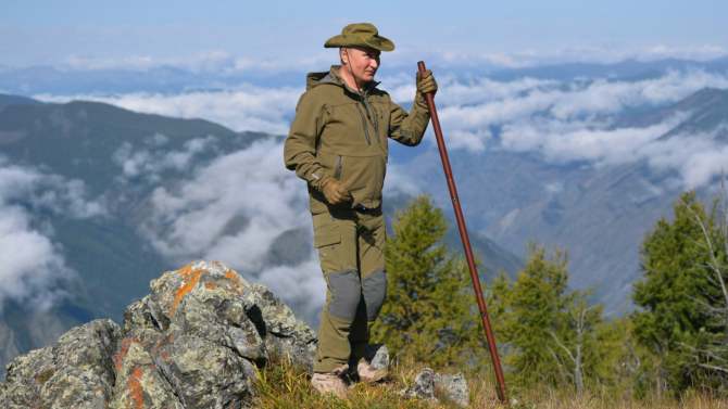 Putin uoči rođendana sakupljao pečurke, aroniju, šišarke 1