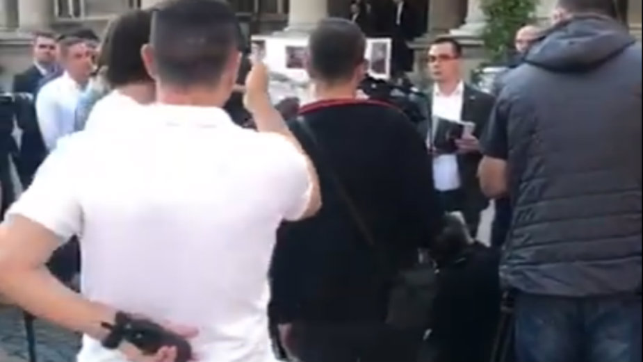 SSP: Policija snima konferenciju SSP, umesto da istraži ko je napao građane ispred "Progresa" (VIDEO) 1