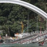 Srušio se most u Tajvanu, traga se za žrtvama 5