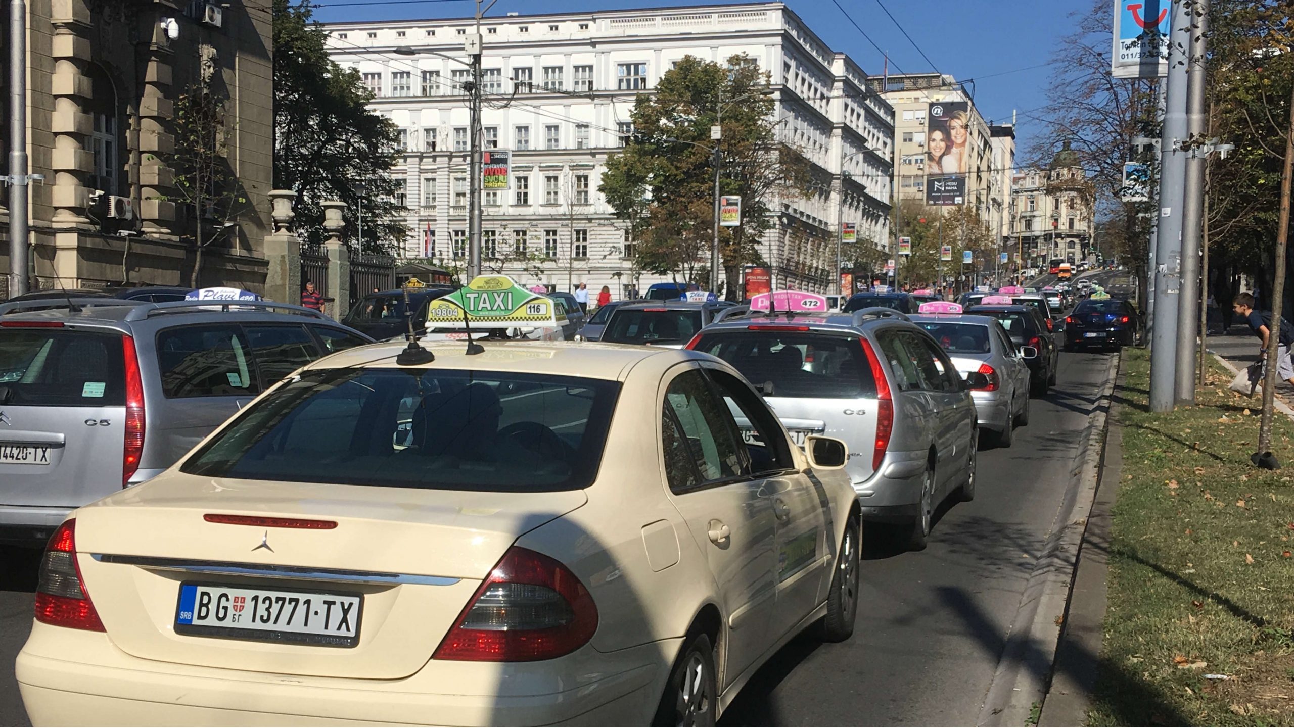 Taksisti treći dan zaredom protestuju 1