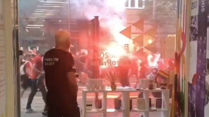 Miletić: Navijači Crvene zvezde napali prostorije Prajd info centra 1