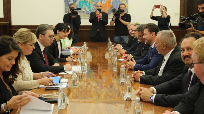 Vučić sa predsednikom Predstavničkog doma Parlamenta Češke o bilateralnim odnosima 1