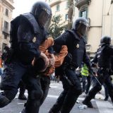 Na protestima u Kataloniji 128 privedenih, 270 policajaca povređeno 4