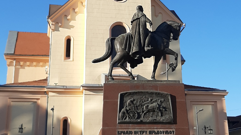 Oštećen spomenik kralju Petru u Zrenjaninu 1