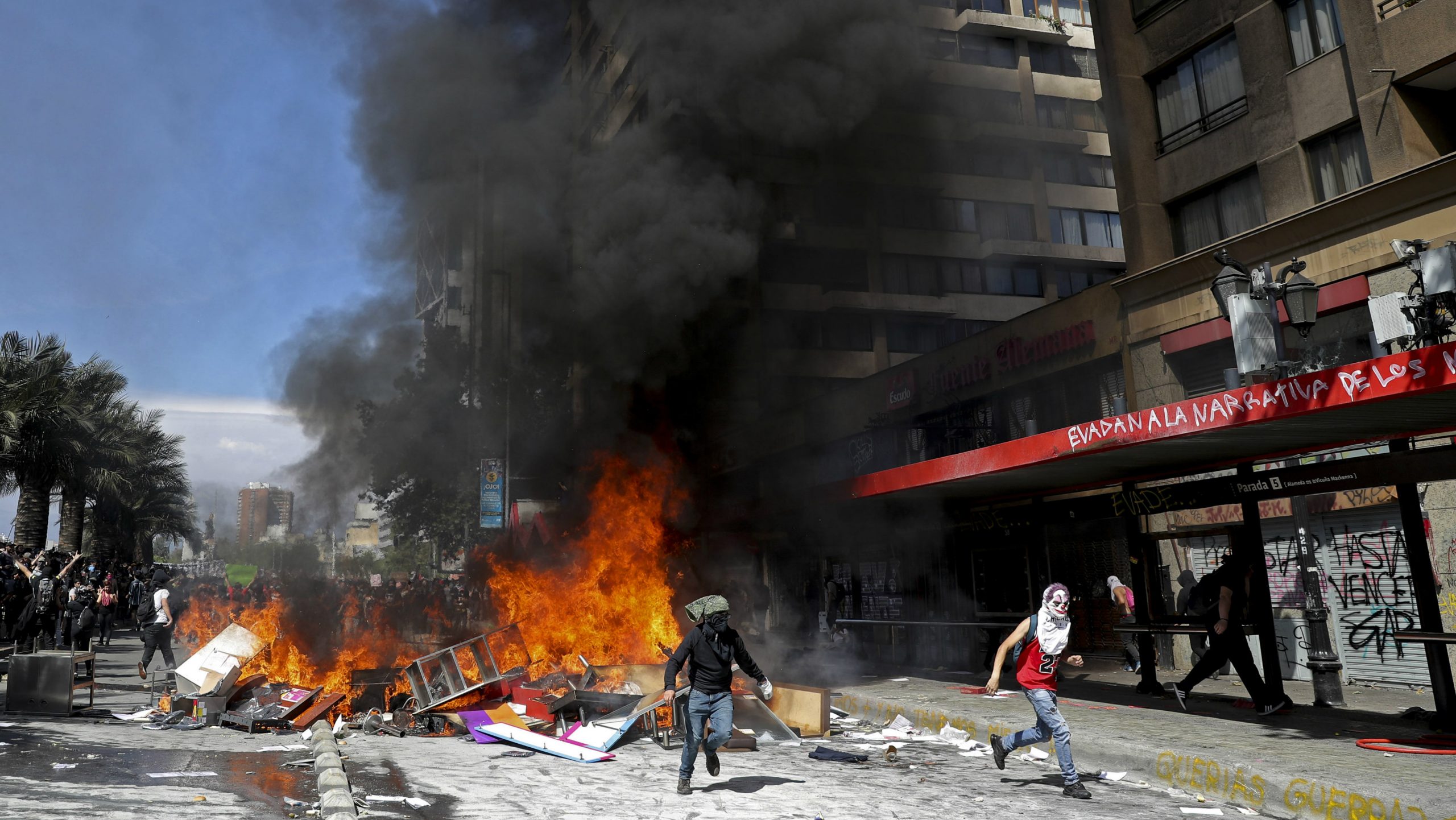 U Čileu 15 mrtvih tokom pet dana nemira podstaknutih poskupljenjem karte za metro 1