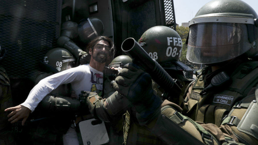 Neredi u Čileu, vojska patrolira ulicama 1
