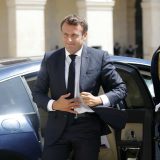 Incident u Lionu: Makron pogođen jajetom 12