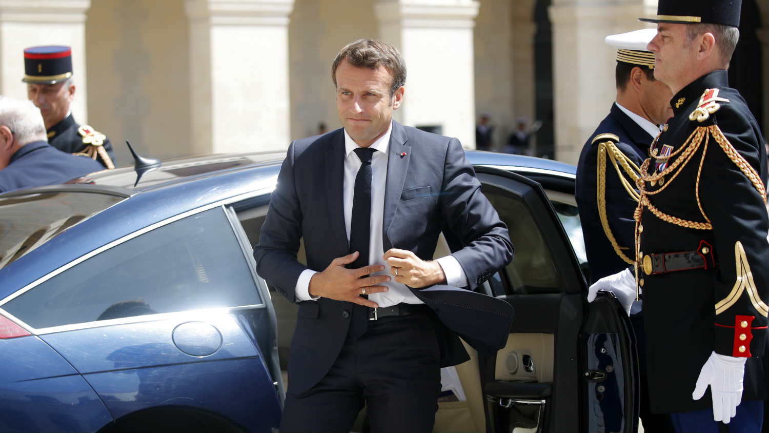 Incident u Lionu: Makron pogođen jajetom 1