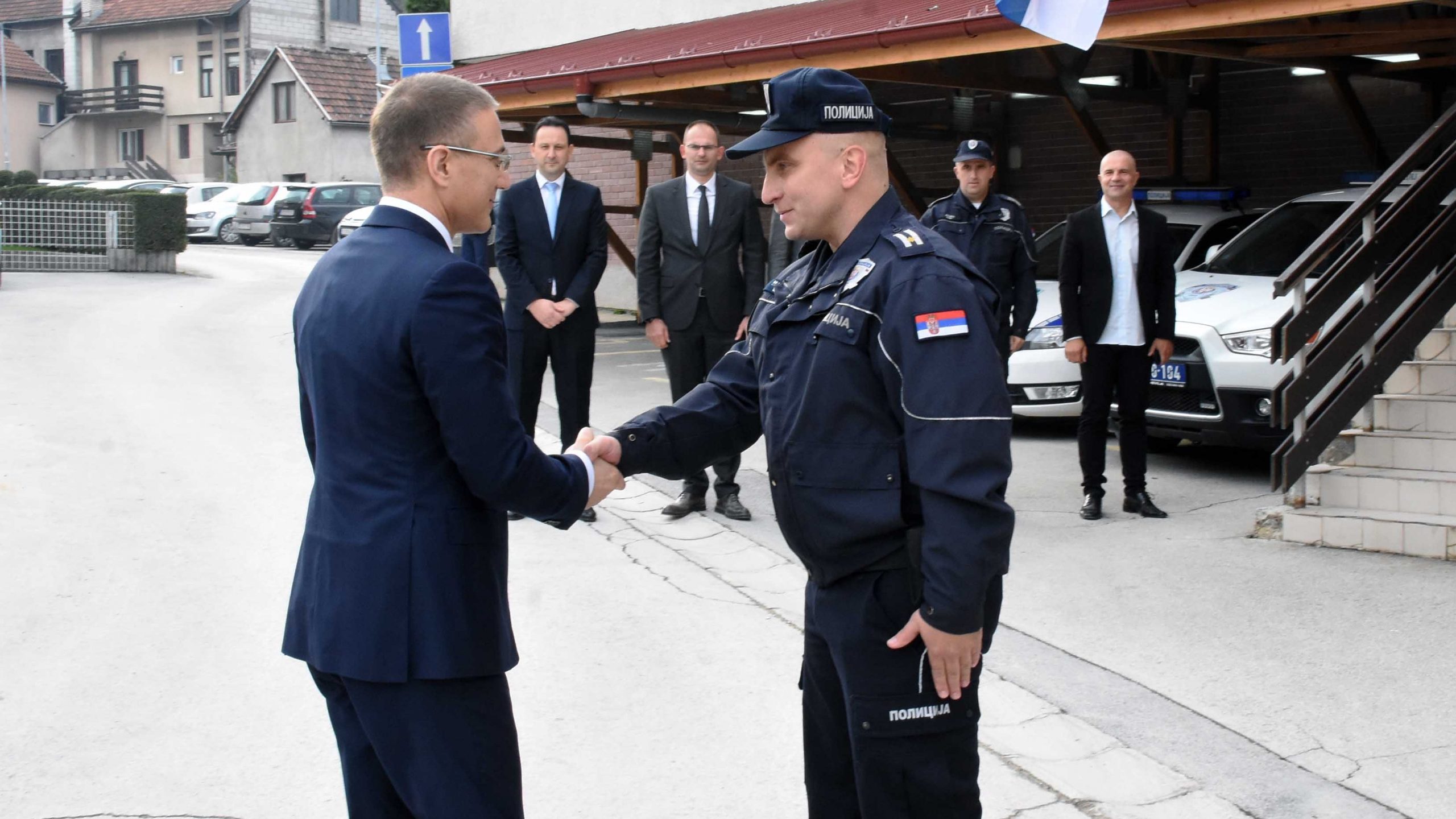 Stefanović: Intenzivna ulaganja u infrastrukturu i bezbednost 1