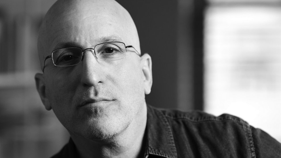 Želite li da poboljšate znanje engleskog? Evo kako da pišete dobro na „najagresivnije nepravilnom jeziku na svetu“ 5 Close up of Benjamin Dreyer, in black and white