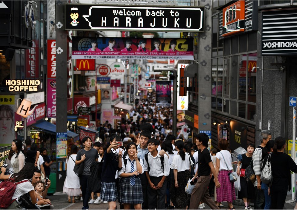Tetoviranje u Japanu: Od jakuza, preko navijača do hipstera 9 People walk in the Harajuku district of Tokyo