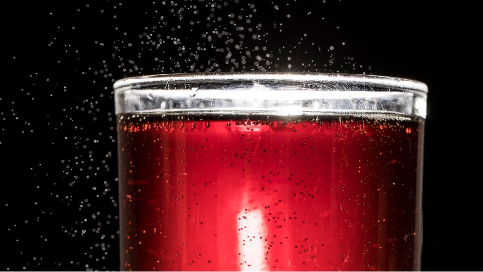 Zdravlje i šećer: Sve više jedemo slatko - šta je problem i kako se protiv njega borimo 7 Fizzy glass of cola