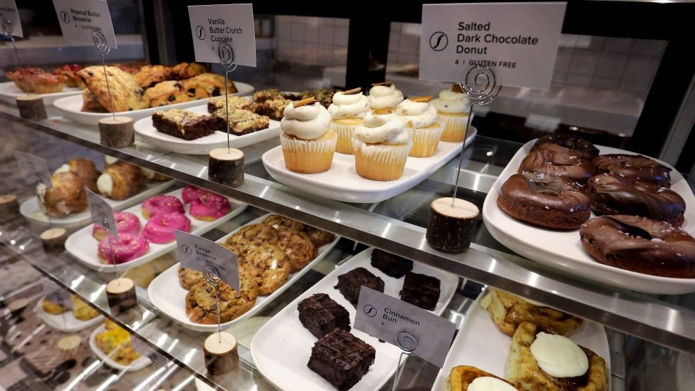 Zdravlje i šećer: Sve više jedemo slatko - šta je problem i kako se protiv njega borimo 9 Sweets on a counter