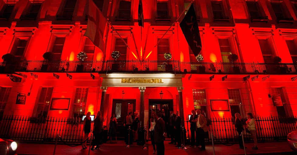 Selfi sa Emom Tompson: Kakva je etikecija za fotografisanje sa slavnima? 4 Brown's Hotel in Mayfair