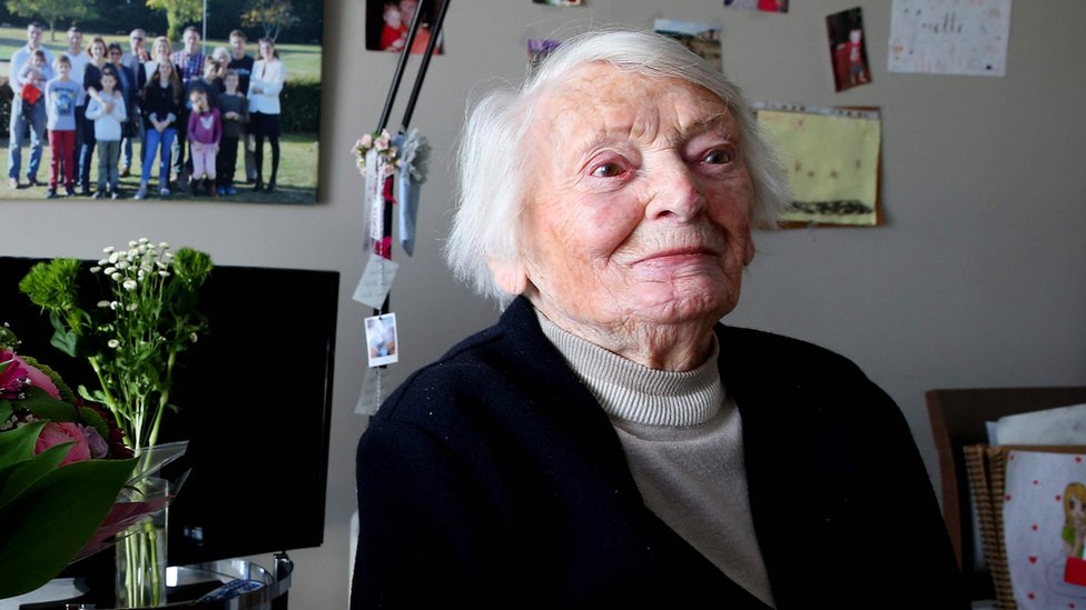 Ivet Lundi: Članica francuskog pokreta otpora preminula u 103. godini 1 Yvette Lundy poses for a picture at a retirement home in Epernay, northeastern France, on 16 April 2017