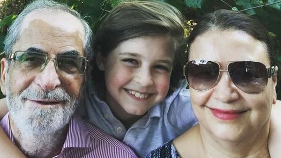 Čudo od deteta: Devetogodišnjak će uskoro postati najmlađi diplomac na svetu 4 Loren Simons sa dekom i bakom