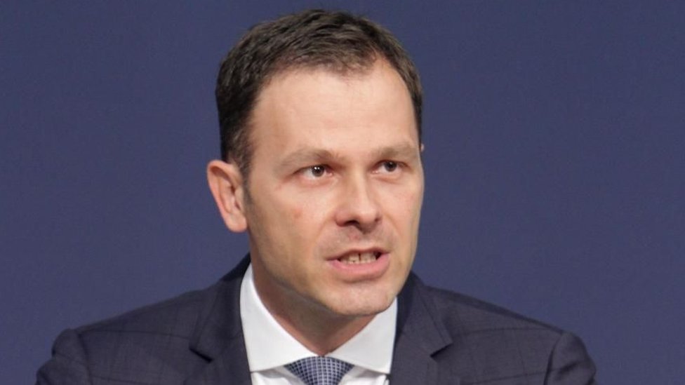 Rektorka: Siniši Malom će biti „poništen doktorat" 2 Sumnje u doktorat Siniše Malog - koji je odbranio na Fakultetu organizacionih nauka 2013. godine - pojavile su se u junu 2014.