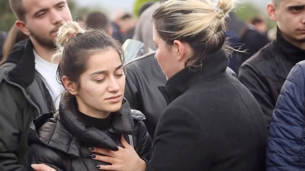 Zemljotres u Albaniji: Sahrane poginulih, broj žrtava porastao na 49 1 Tumane sahrana