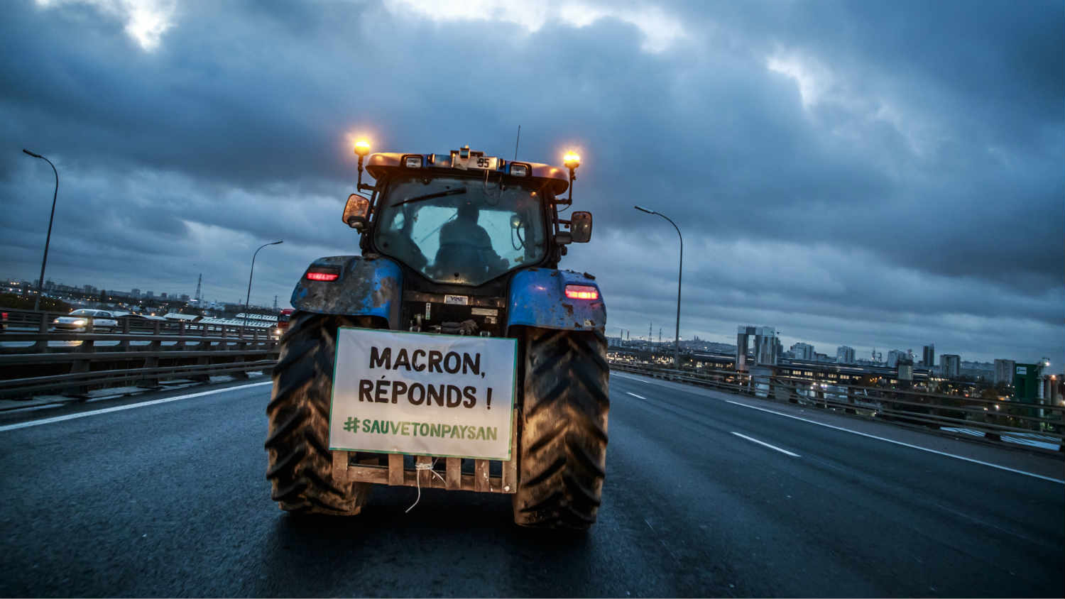 Traktori su ušli u Pariz 1