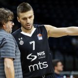 Ubedljiv poraza Partizana od Tofaša 11