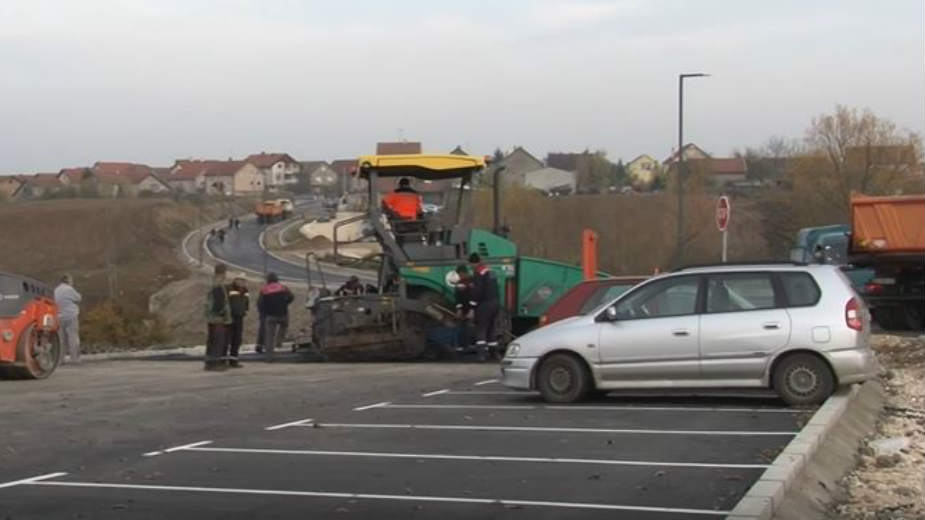 Novi asfalt i parkinzi Novog groblja 1