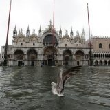 Veneciji preti još veći talas plime 15