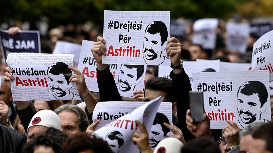 Zašto u Prištini protestuju zbog smrti Astrita Deharija? (VIDEO) 1