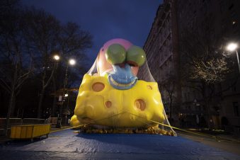 Tradicionalna Njujorška parada za Dan zahvalnosti i ove godine sa velikim balonima (FOTO) 7