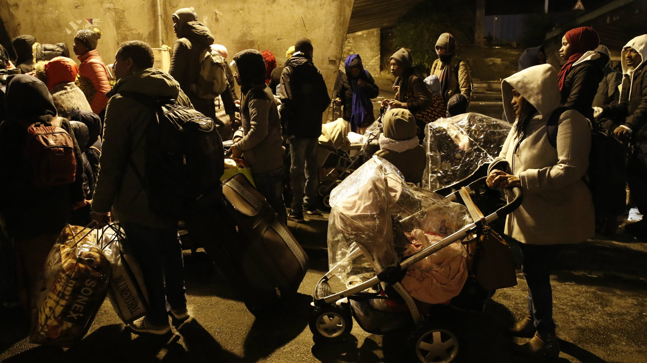 Policija evakuisala 1.600 migranata iz kampova u Parizu 1