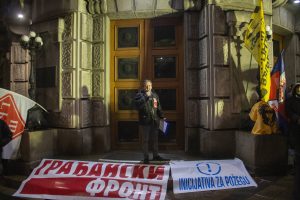 Ne da(vi)mo Beograd formirala 'živi lanac' oko zgrade Vlade Srbije 3