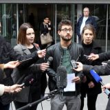 'Jedan od pet miliona' pita ko su bili ljudi u kordonima ispred RTS-a u vreme intervjua s Vučićem 5