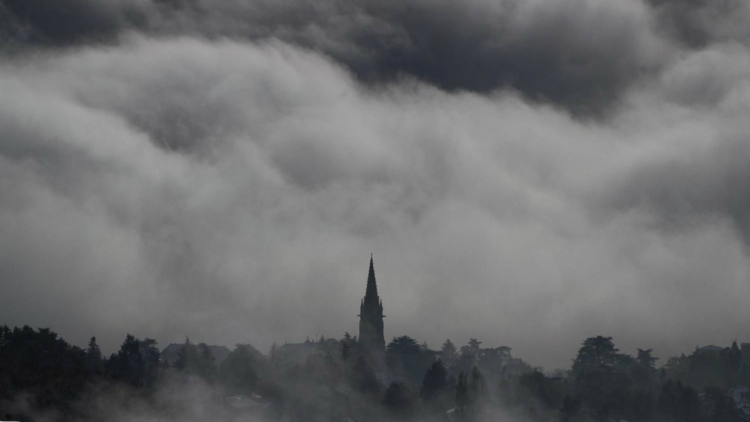 Zbog jakog snega u Francuskoj jedan mrtav, prekidi struje 1