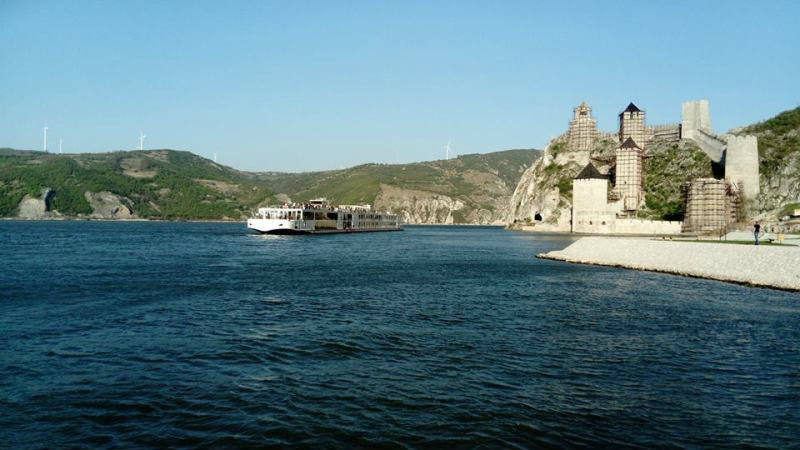 Sve više "belih lađa" kraj Braničeva 1