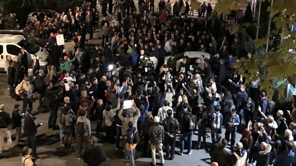 SZS: Vučić izvršio suspenziju države slanjem plaćenih kriminalnih grupa na građane 1