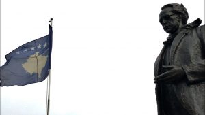 Spomenici u Prištini podignuti posle proglašenja nezavisnosti (VIDEO) 2