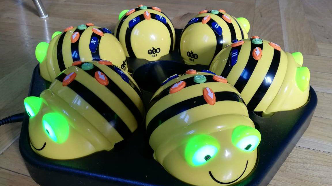 Roboti pčelice stigli u škole za decu sa smetnjama u razvoju 1