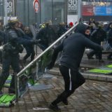 Skoro 130 privedenih tokom protesta Žutih prsluka u Parizu (FOTO) 3