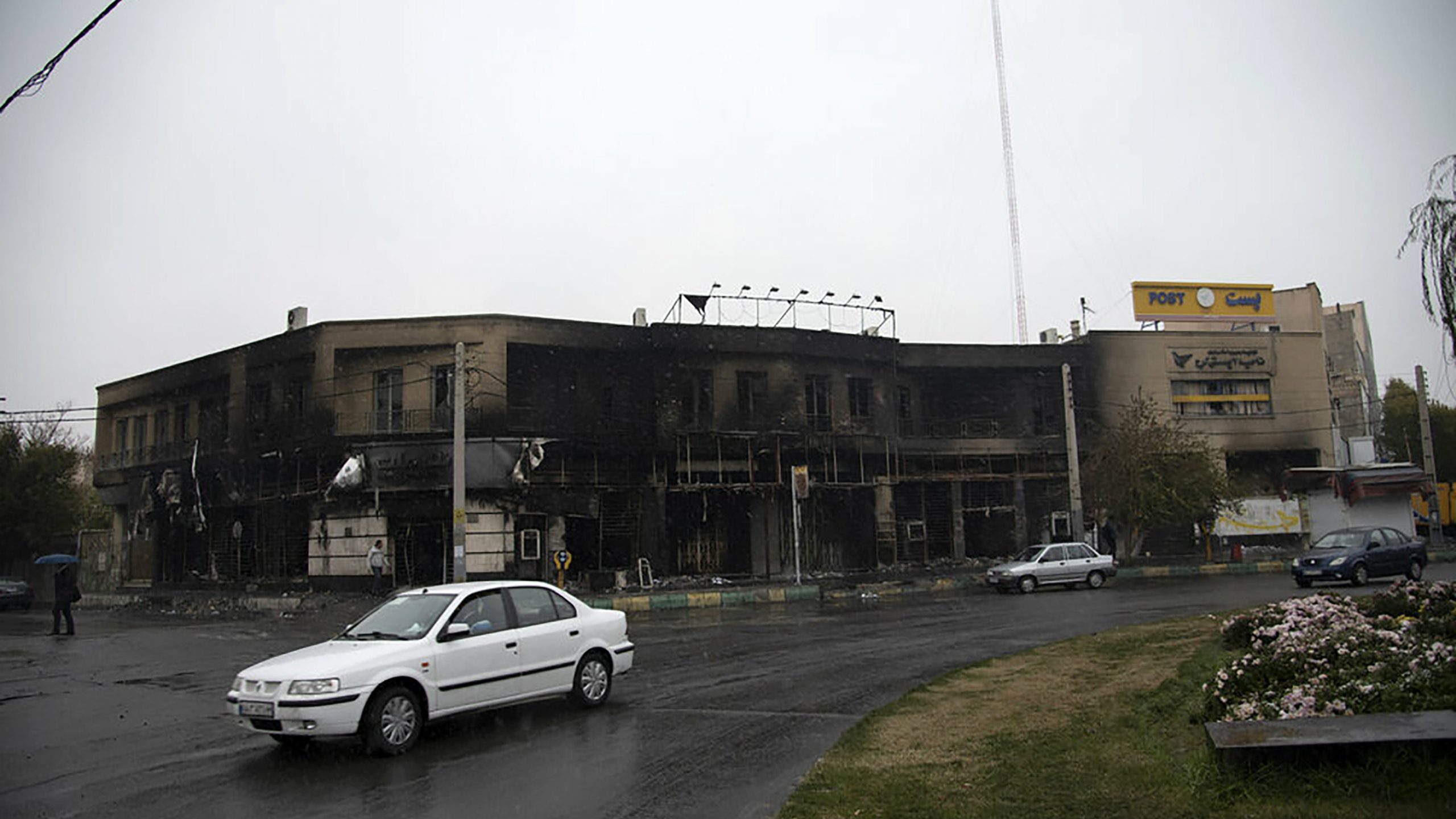 Amnesti: Više od 100 ljudi moguće ubijeno u protestima u Iranu 1