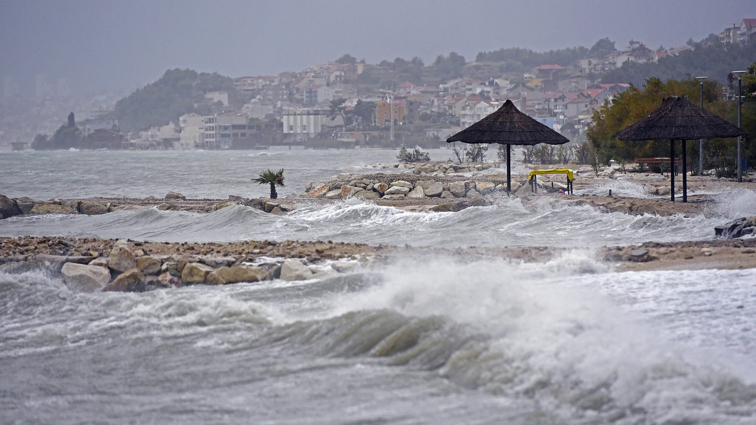 Oluja na Jadranu, hrvatsko primorje stavljeno pod crveni meteoalarm 1