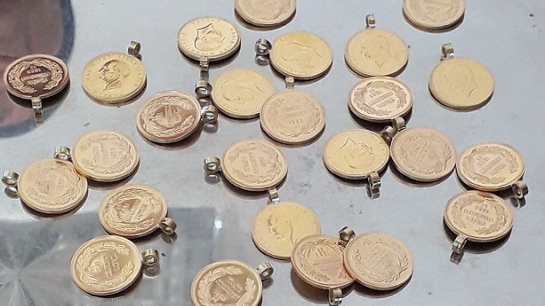 Gradina: Zlato vredno 23.000 evra sakriveno u jakni 1