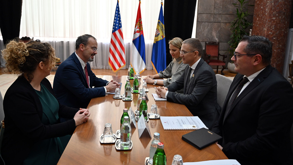 Stefanović i ambasador SAD o saradnji MUP-a i američkih agencija za sprovođenje zakona 1