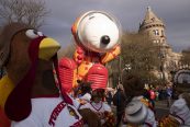 Tradicionalna Njujorška parada za Dan zahvalnosti i ove godine sa velikim balonima (FOTO) 3