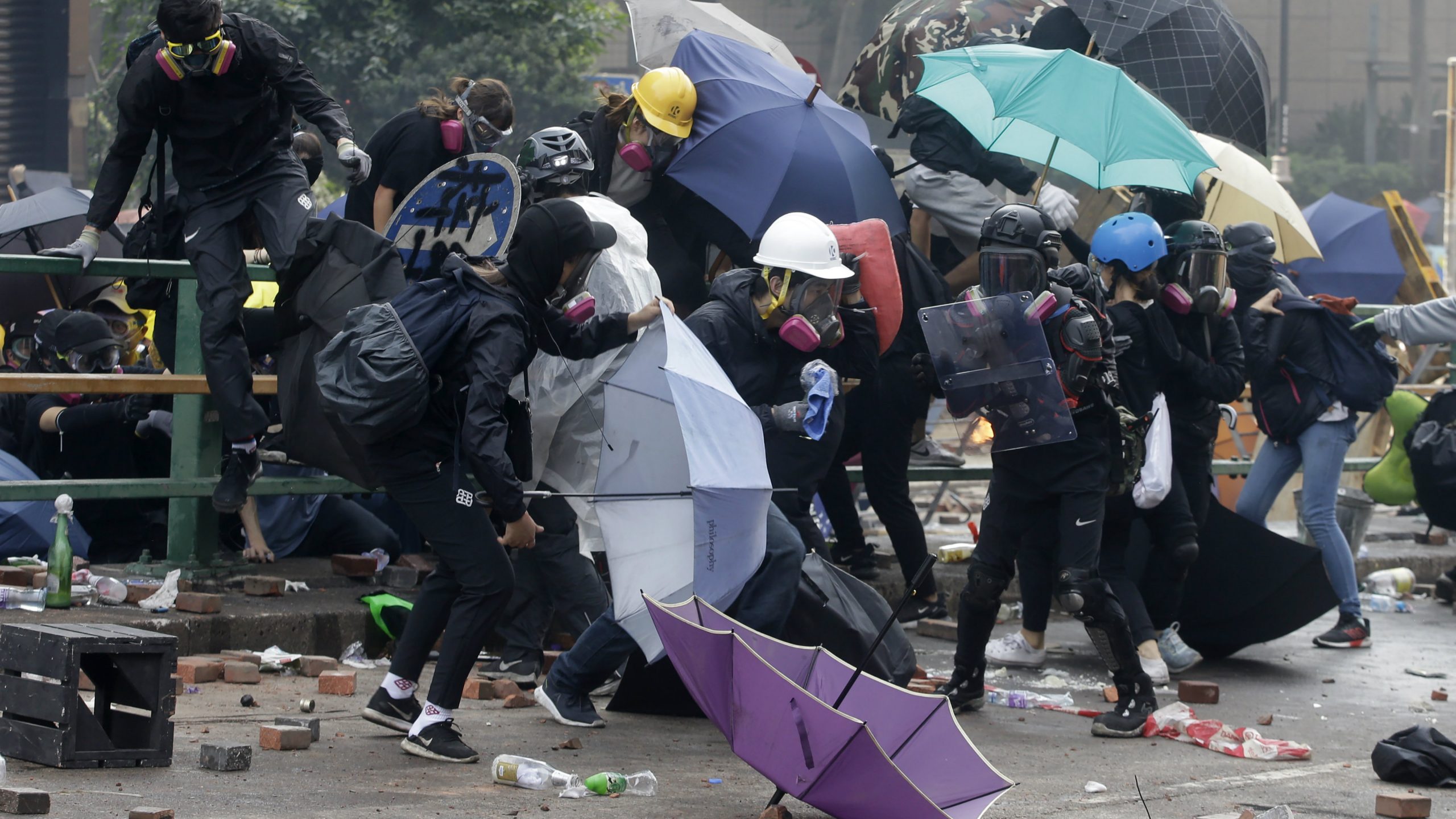 Spektakularno bekstvo demonstranata koje je policija opsela u Hong Kongu 1