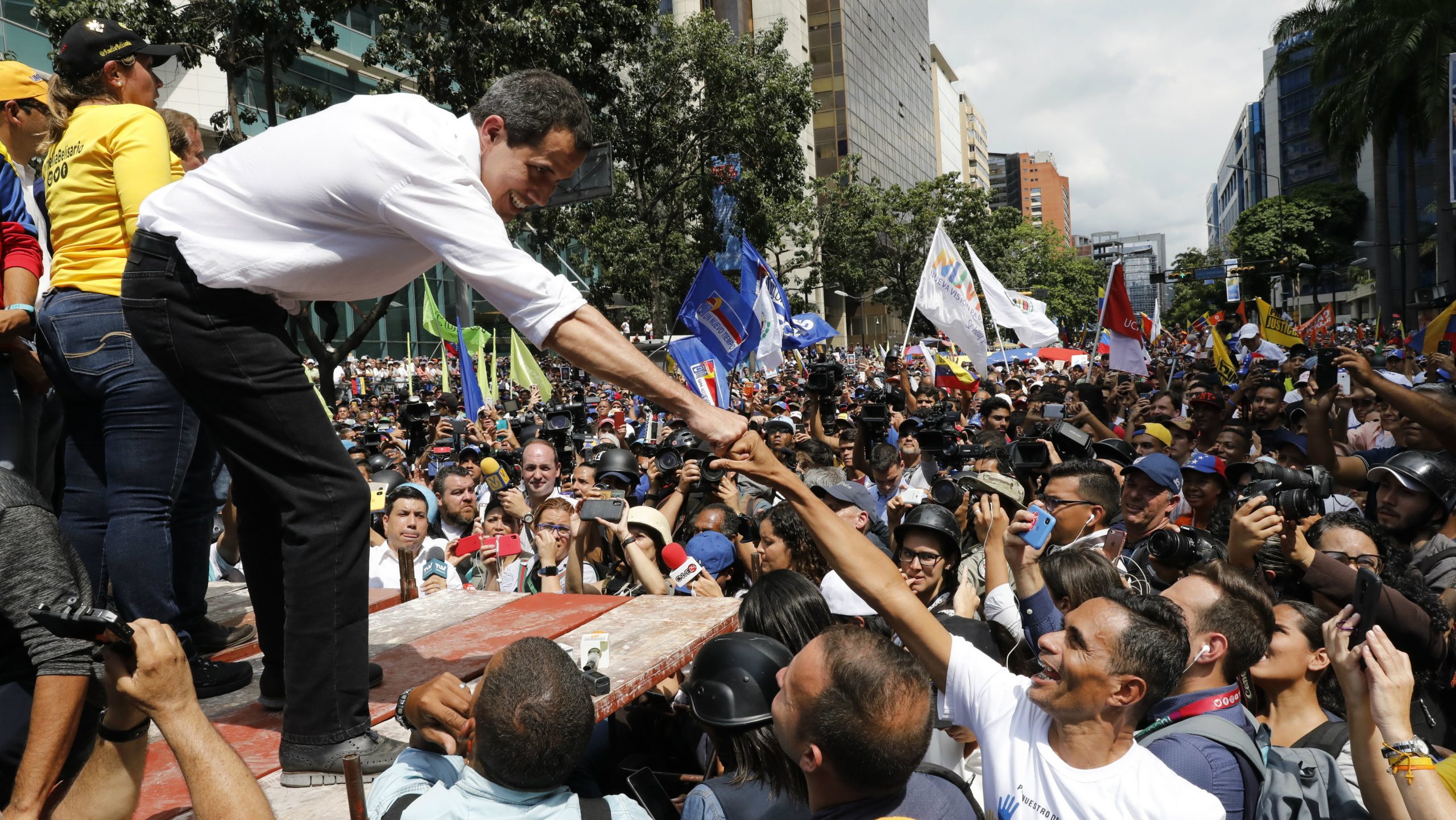 Nekoliko hiljada ljudi na protestu u Karakasu protiv predsednika Madura 1