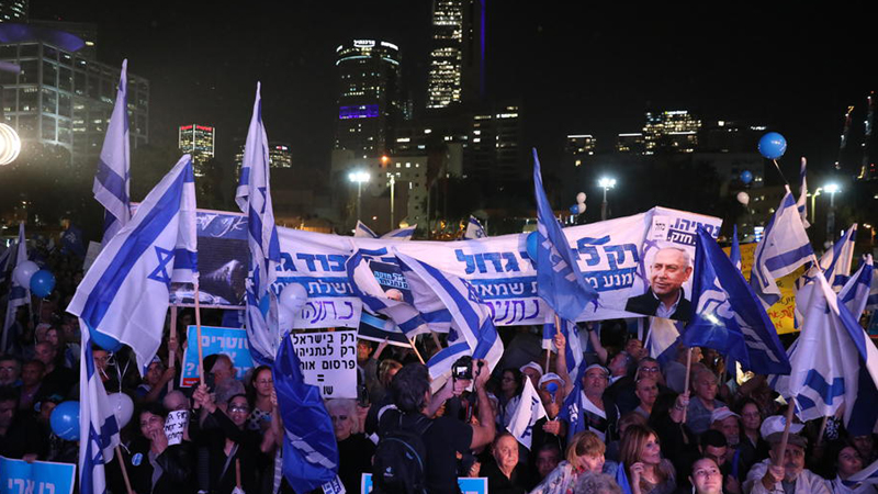 Hiljade ljudi demonstriralo u Tel Avivu u znak podrške Netanjahuu 1