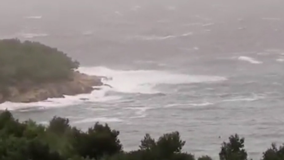 Zbog oluje Kjara u Britaniji otkazani vozovi, letovi, trajekti 1