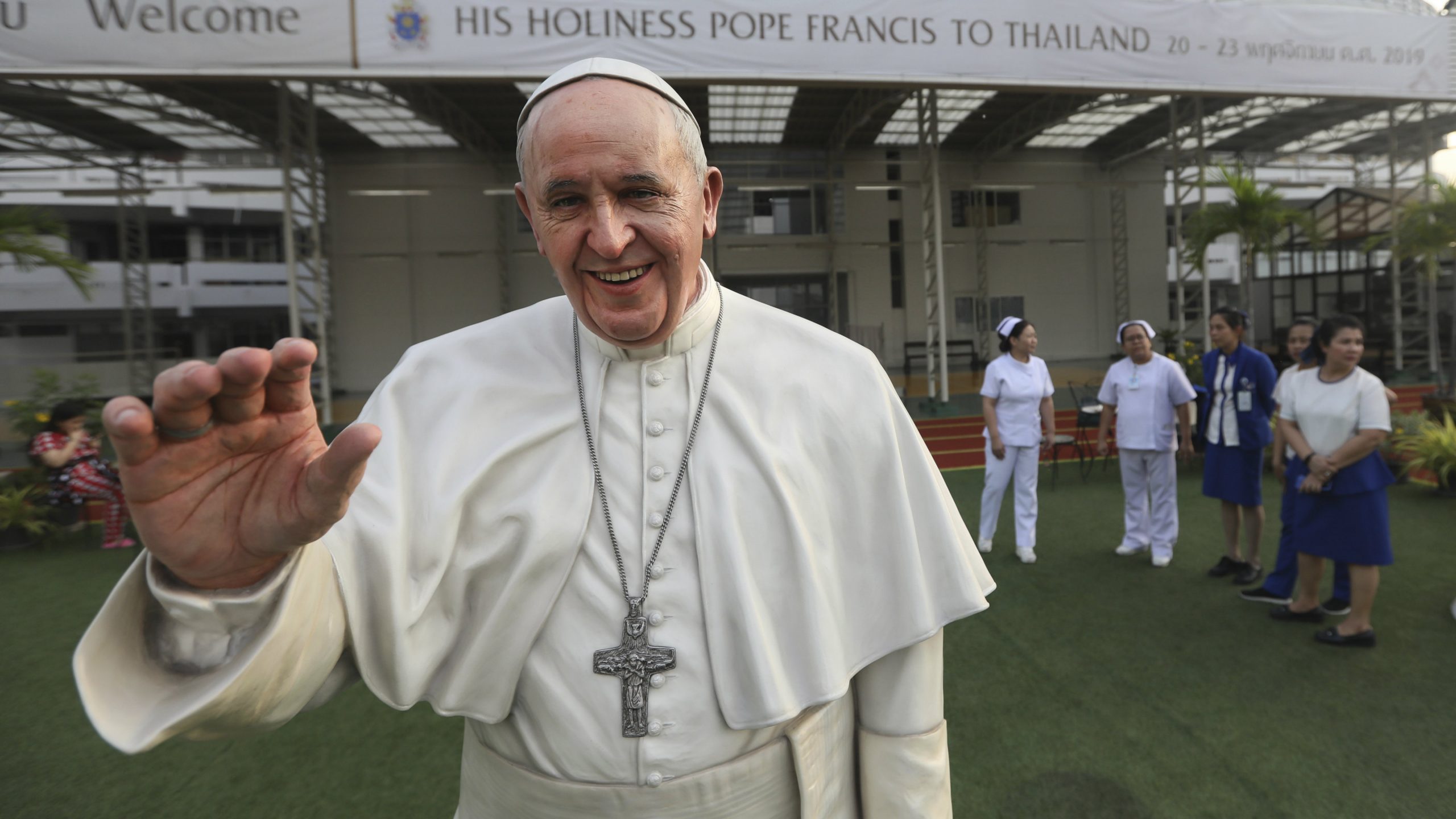 Papa krenuo u posetu Tajlandu i Japanu 1
