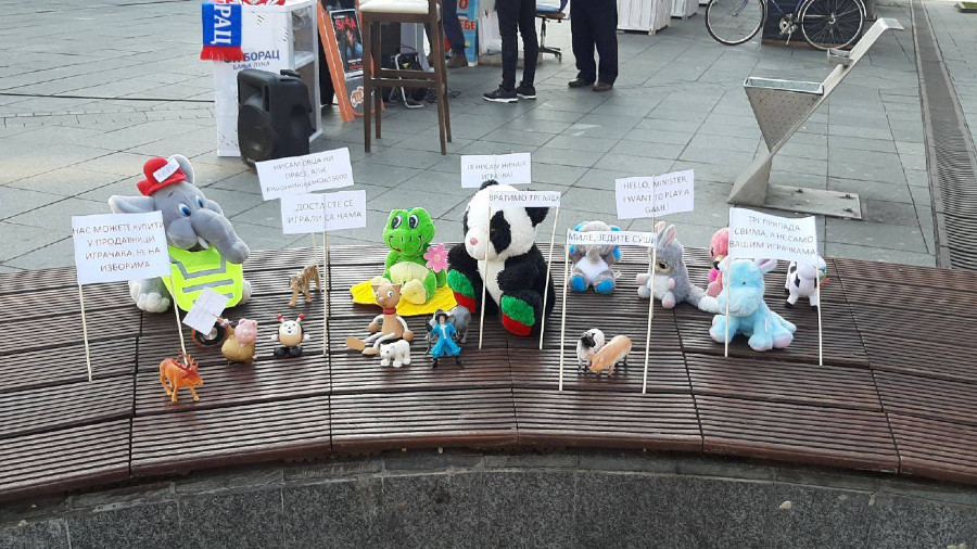 Kako su igračke završile u pritvoru zbog protesta u Banjaluci? 1